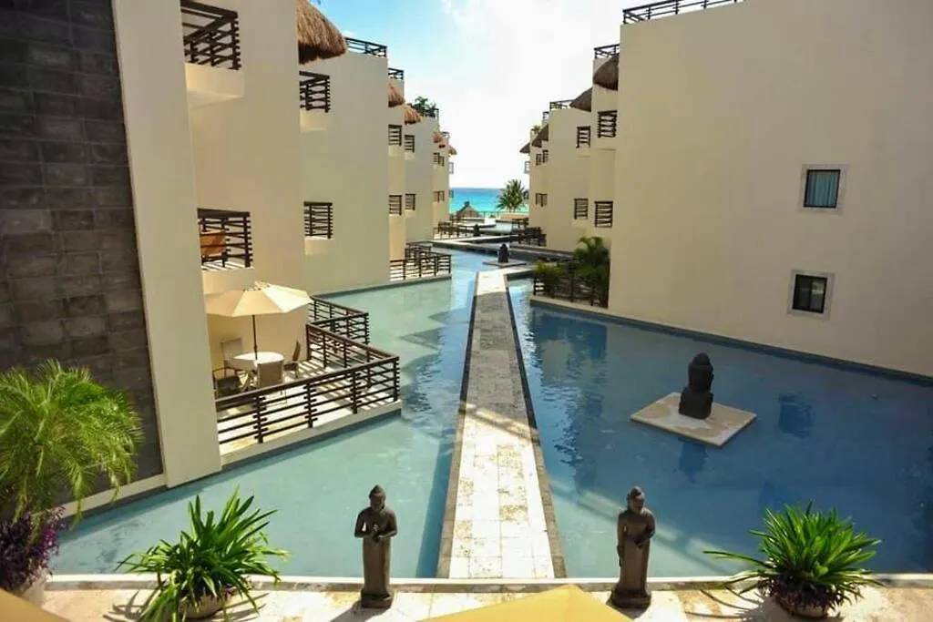 Appartamento Sea View Studio: Beachfront Living Playa del Carmen